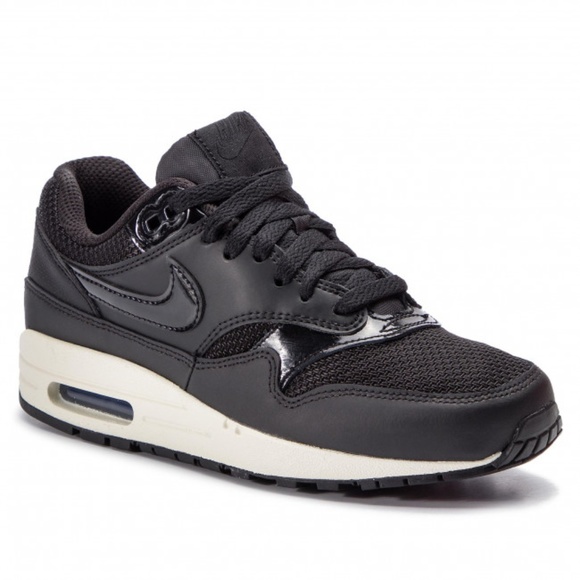 nike air max 1 black summit white